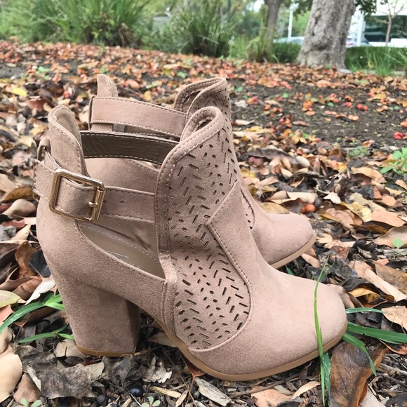 New tan boots - Picture 2 of 10